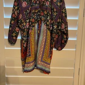 JW silk top. Round collar quarter sleeves. Multi color.